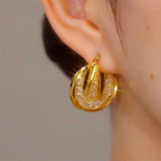 Upgrade your jewelry collection with these trendy golden zircon geometric earrings – the perfect blend of modern fashion earrings and timeless elegance. Designed with sparkling zircon stones, these lightweight statement earrings add a touch of glamour to any outfit. Ideal for party wear, wedding jewelry, or daily chic looks, these fashionable gold plated earrings are a must-have for every style lover