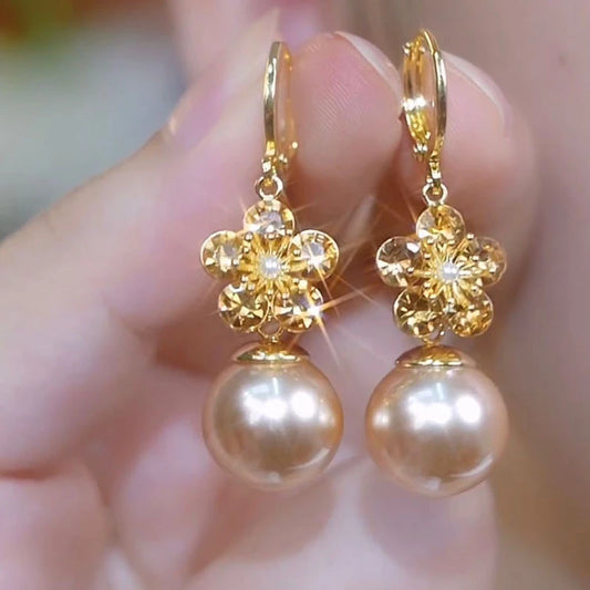 ✨ Exquisite Peach Gold Crystal Flower Dangle Earrings by Glam Sleek ✨
Add a touch of elegance with these purple crystal flower dangle earrings, crafted with a shimmering floral design in a chic gold-tone finish. Perfect as statement earrings for weddings, parties, or everyday glamour, they blend trendy fashion jewelry with timeless sophistication. Lightweight, durable, and eye-catching, these crystal drop earrings are a must-have accessory for women who love stylish and unique jewelry.