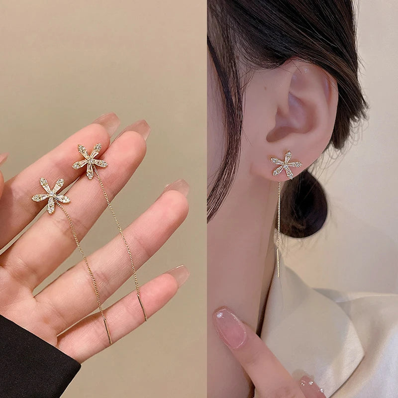 S925 Silver Needle Micro-inlaid Zircon Flower Ear Line Earrings by Glam Sleek – Elegant and lightweight silver ear line earrings featuring sparkling micro-inlaid zircon flowers. Designed with an S925 sterling silver needle for comfort and durability, these delicate dangle earrings bring a touch of luxury and timeless charm to any look. Perfect for daily wear, parties, weddings, or gifting, Glam Sleek’s flower ear line earrings combine modern elegance with affordable fashion jewelry.