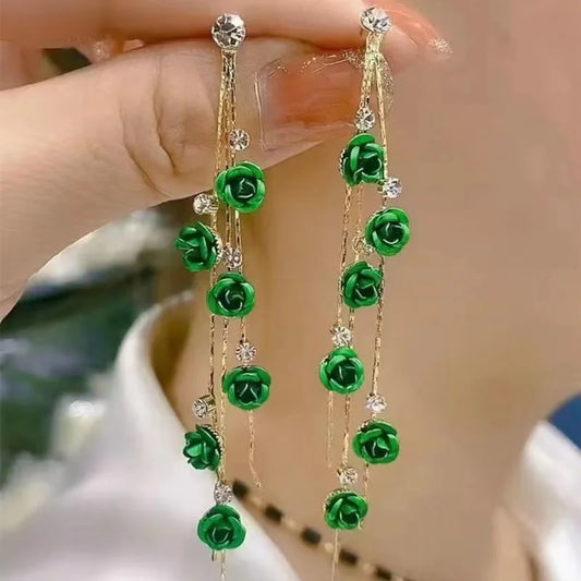 🌿✨ Add elegance to your look with Glam Sleek’s New Green Rose Flower Long Tassel Dangle Earrings. Featuring a chic floral design with flowing tassels, these statement earrings blend romantic charm and modern fashion. Perfect for parties, weddings, or everyday glam, they’re lightweight, trendy, and crafted for effortless style.