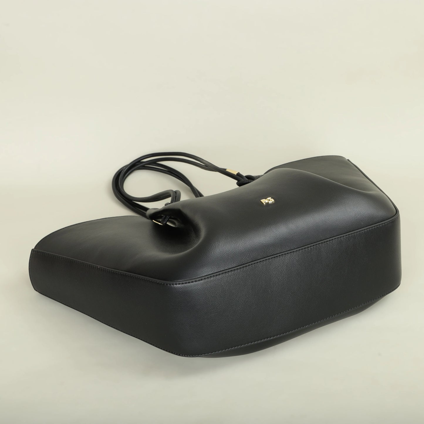 **Eco-Friendly Large-Capacity Fashion Bag by Glam Sleek**  

Elevate your style sustainably with Glam Sleek's **Eco-Friendly Large-Capacity Light Luxury Bag**. Designed for modern women, this chic accessory combines eco-conscious materials with a spacious interior and a touch of luxury. Perfect for work, travel, or daily errands, it’s where fashion meets functionality—without compromising the planet.